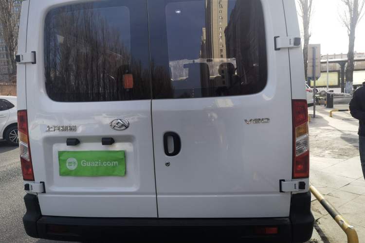 Used SAIC MAXUS Xintu V80 2019 2.5T Classic Edition 6-Speed Manual – Aoyuntong Short Wheelbase Mid-Height Design 5/6 Seats Rear