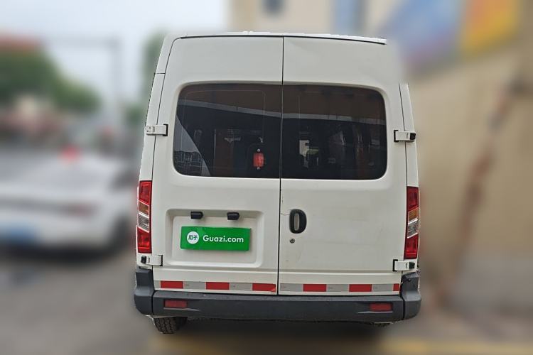 Used SAIC MAXUS Xintu V80 2019 2.5T Classic Model AMT Aoyuntong Long Wheelbase Mid-Roof 7-Seater Rear