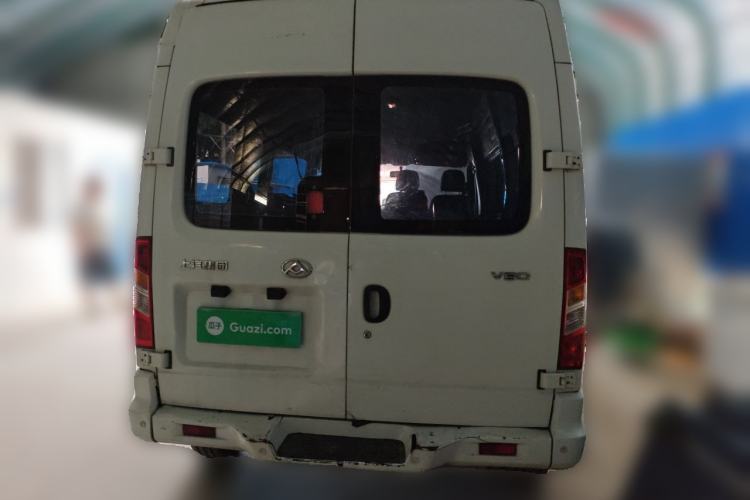 Used SAIC MAXUS Xintu V80 2019 2.5T Classic Model 6-Speed Manual Aotong Long Wheelbase Mid-Height 7-Seater Rear