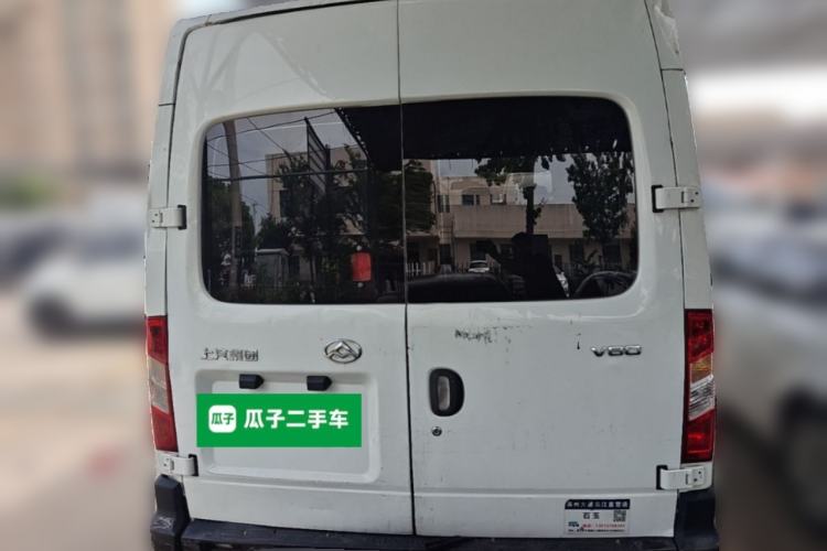 Used SAIC MAXUS Xintu V80 2019 2.5T Classic 6-Speed Manual Van Short Wheelbase Mid-Roof Design 2/3 Seats Rear