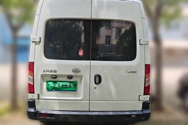 Used SAIC MAXUS Xintu V80 2019 2.5T Classic Model 6-Speed Manual Aotong Long Wheelbase Mid-Height 7-Seater Rear