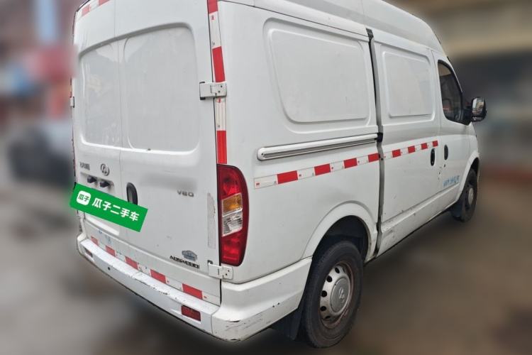 Used SAIC MAXUS Xintu V80 2019 2.5T Classic 6-Speed Manual Van Short Wheelbase Mid-Roof Design 2/3 Seats Rear Right 45 Deg
