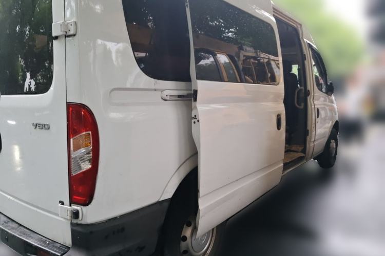 Used SAIC MAXUS Xintu V80 2019 2.5T Classic Model 6-Speed Manual Aotong Long Wheelbase Mid-Height 7-Seater Rear Right 45 Deg