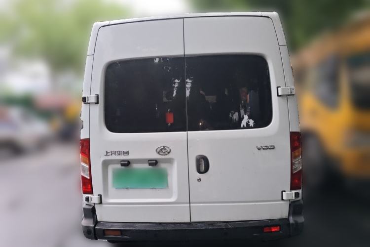 Used SAIC MAXUS Xintu V80 2019 2.5T Classic Model 6-Speed Manual Aotong Long Wheelbase Mid-Height 7-Seater Rear