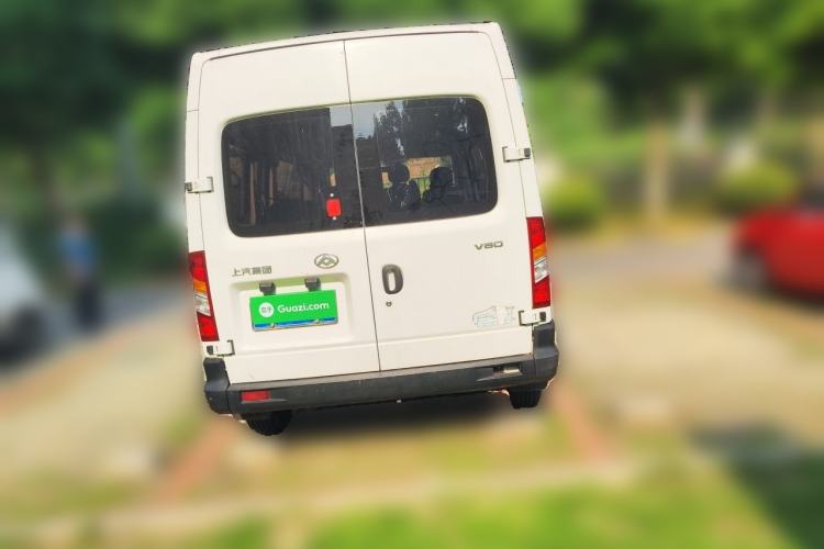 Used SAIC MAXUS Xintu V80 2019 2.5T Classic Model 6-Speed Manual Aotong Long Wheelbase Mid-Height 7-Seater Rear