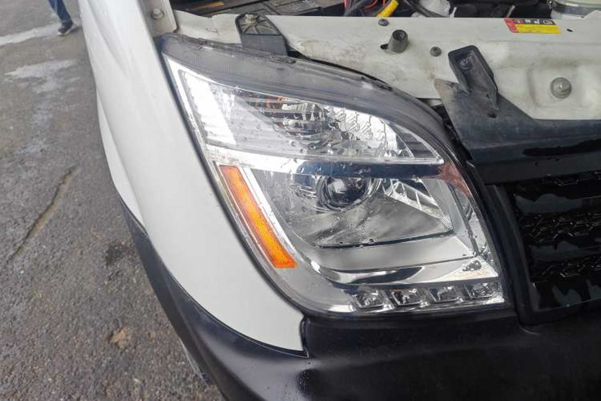 Used SAIC MAXUS Xintu V80 2019 2.5T Classic Version 6-Speed Manual – Aoyuntong Modified Long Wheelbase Mid-Height 7-Seater Right Front Headlight