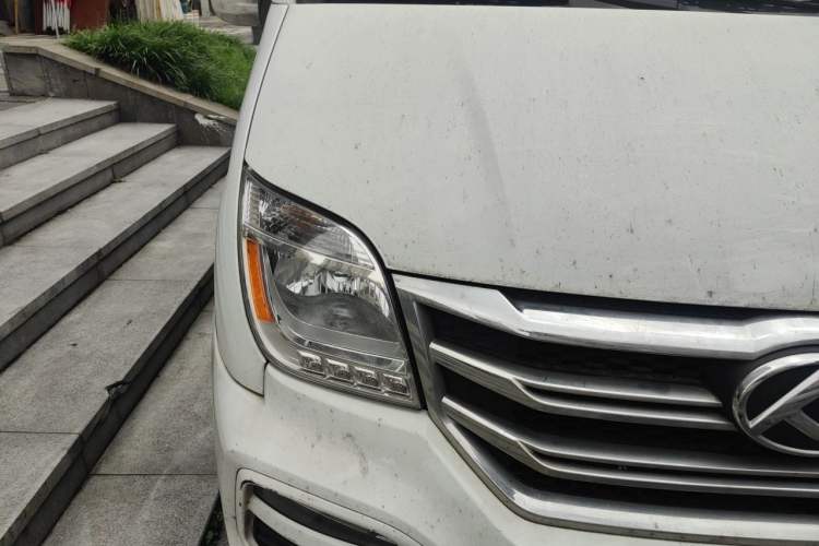 Used SAIC MAXUS Xintu V80 2019 2.0T Plus AMT Aoyuntong Short Wheelbase Ultra-Low Roof 5/6-Seater Right Front Headlight