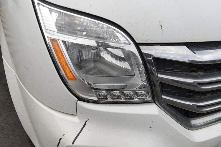 Used SAIC MAXUS Xintu V80  Right Front Headlight