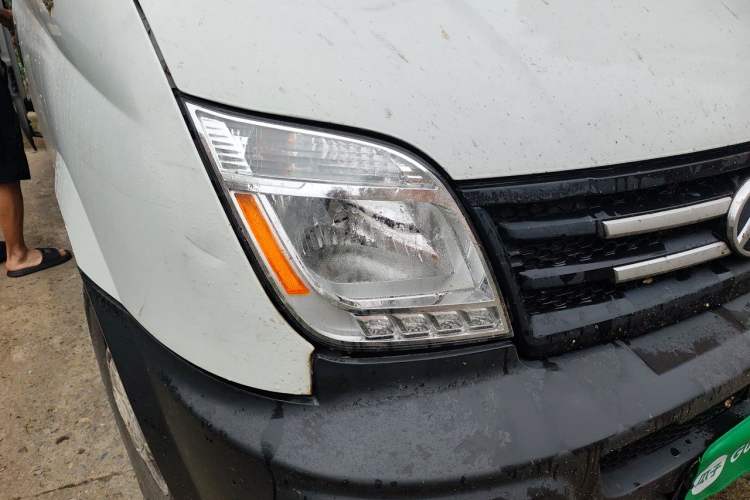 Used SAIC MAXUS Xintu V80 2019 2.5T Classic Model 6-Speed Manual – Aoyuntong Modified Version Short Wheelbase Ultra-Low Roof 5/6 Seats Right Front Headlight