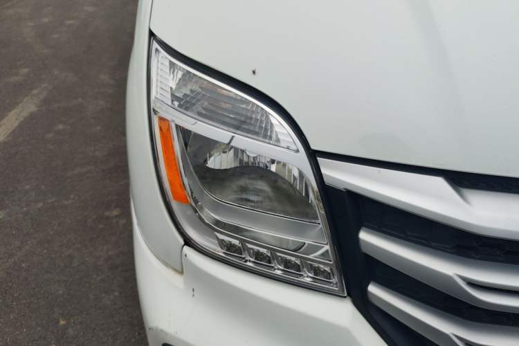 Used SAIC MAXUS Xintu V80 2019 2.0T Plus 6-speed Manual – Aotong Long Wheelbase Mid-Height 7-Seater Right Front Headlight