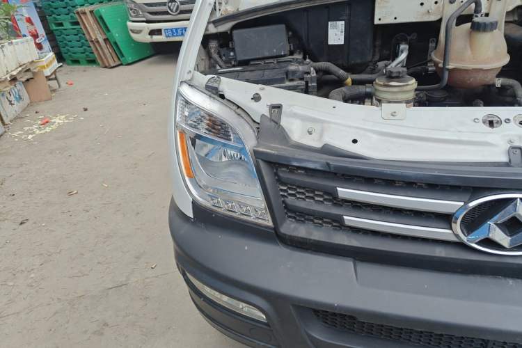 Used SAIC MAXUS Xintu V80 2019 2.5T Classic Edition 6-Speed Manual – Aoyuntong Short Wheelbase Mid-Height Design 5/6 Seats Right Front Headlight