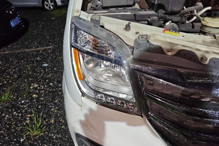 Used SAIC MAXUS Xintu V80 2019 2.0T Plus AMT Aoyuntong Short Wheelbase Mid-Roof 5/6-Seater Right Front Headlight