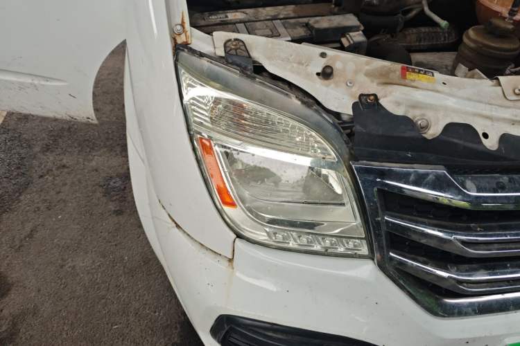 Used SAIC MAXUS Xintu V80 2019 2.0T Plus AMT Aoyuntong Short Wheelbase Ultra-Low Roof 5/6-Seater Right Front Headlight