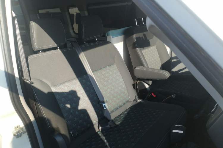Used SAIC MAXUS Xintu V80 2019 2.5T Classic Model AMT Aoyuntong Long Wheelbase High-Roof 7-Seater Right Front Seat