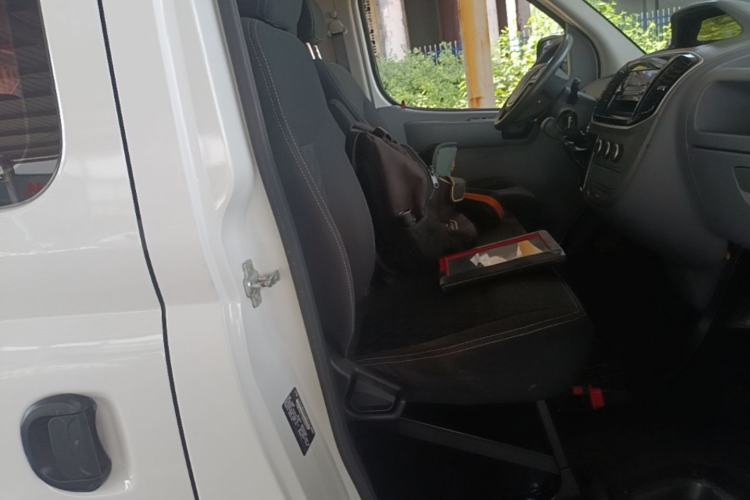 Used SAIC MAXUS Xintu V80 2019 2.5T Classic Edition 6-Speed Manual – Aoyuntong Short Wheelbase Mid-Height Design 5/6 Seats Right Front Seat