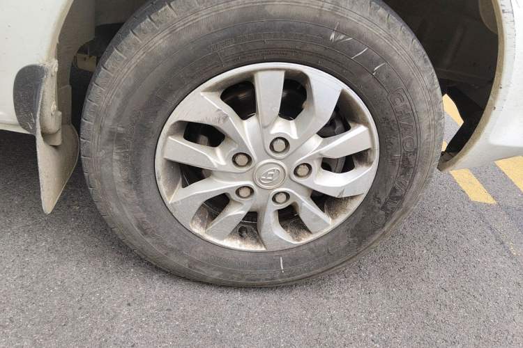 Used SAIC MAXUS Xintu V80  Right Front Wheel Hub