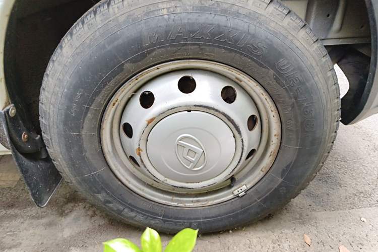 Used SAIC MAXUS Xintu V80  Right Front Wheel Hub