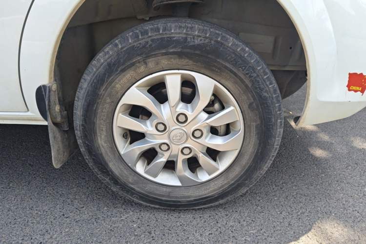 Used SAIC MAXUS Xintu V80  Right Front Wheel Hub