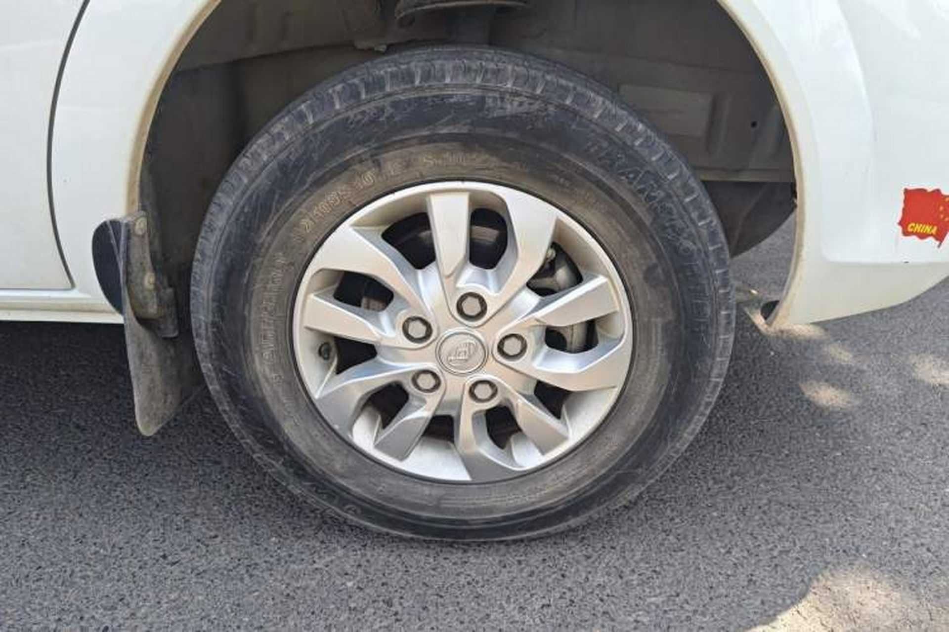 Used SAIC MAXUS Xintu V80  Right Front Wheel Hub