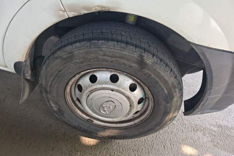 Used SAIC MAXUS Xintu V80 2019 2.5T Classic Version 6-Speed Manual – Aoyuntong Modified Long Wheelbase Mid-Height 7-Seater Right Front Wheel Hub