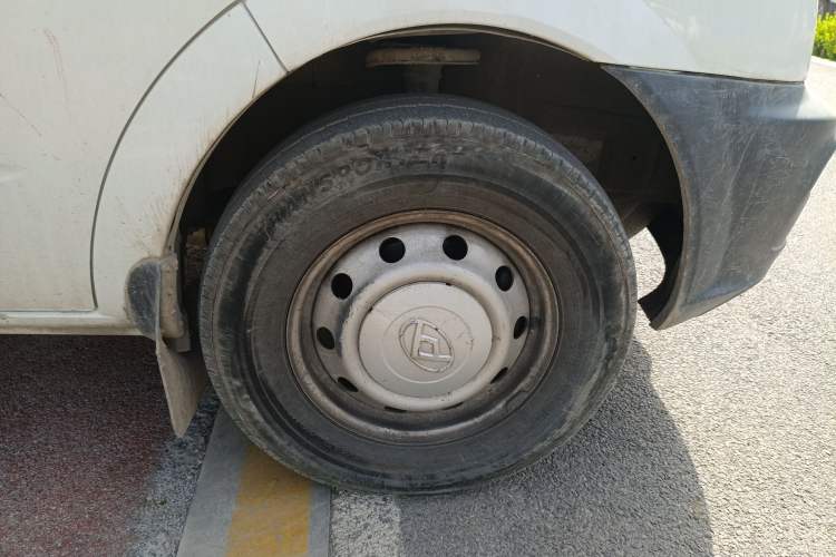 Used SAIC MAXUS Xintu V80 2019 2.5T Classic Version 6-Speed Manual – Aoyuntong Modified Long Wheelbase Mid-Height 7-Seater Right Front Wheel Hub
