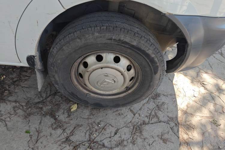 Used SAIC MAXUS Xintu V80 2019 2.5T Classic Version 6-Speed Manual – Aoyuntong Modified Long Wheelbase Mid-Height 7-Seater Right Front Wheel Hub