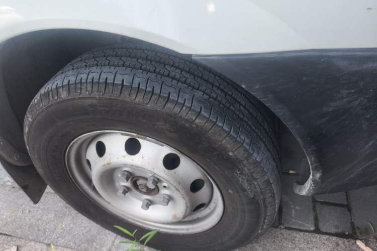 Used SAIC MAXUS Xintu V80 2019 2.5T Classic Model AMT Aoyuntong Short Wheelbase Ultra-Low Roof 5/6-Seater Right Front Wheel Hub