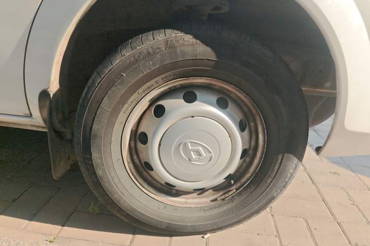 Used SAIC MAXUS Xintu V80  Right Front Wheel Hub
