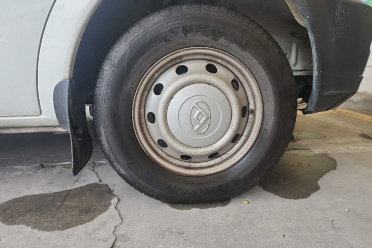 Used SAIC MAXUS Xintu V80 2019 2.5T Classic Model AMT Aoyuntong Short Wheelbase Ultra-Low Roof 5/6-Seater Right Front Wheel Hub