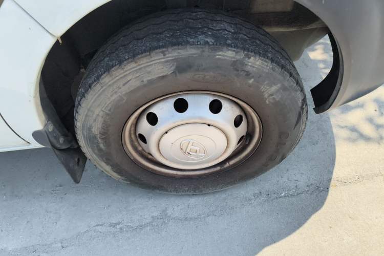 Used SAIC MAXUS Xintu V80 2019 2.5T Classic Version 6-Speed Manual – Aoyuntong Modified Long Wheelbase Mid-Height 7-Seater Right Front Wheel Hub