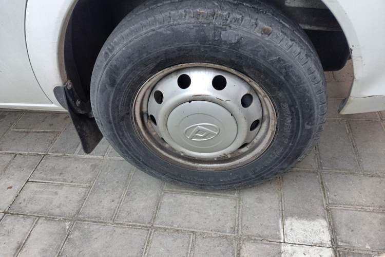 Used SAIC MAXUS Xintu V80 2019 2.0T Plus 6-speed Manual – Aotong Long Wheelbase Mid-Height 7-Seater Right Front Wheel Hub