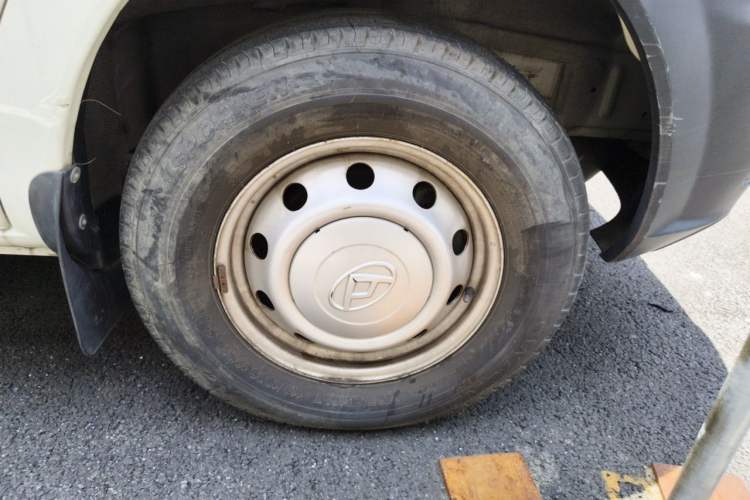 Used SAIC MAXUS Xintu V80 2019 2.5T Classic Version 6-Speed Manual – Aoyuntong Modified Long Wheelbase Mid-Height 7-Seater Right Front Wheel Hub