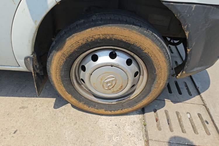 Used SAIC MAXUS Xintu V80 2019 2.5T Classic Model 6-Speed Manual Aotong Long Wheelbase Mid-Height 7-Seater Right Front Wheel Hub