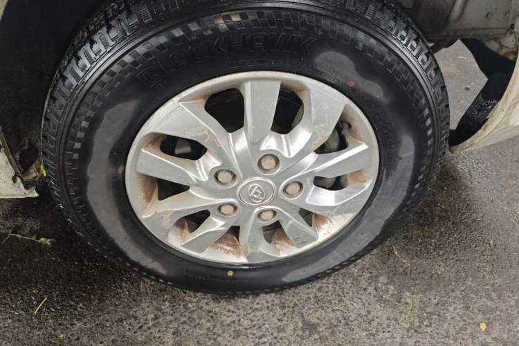 Used SAIC MAXUS Xintu V80 2019 2.0T Plus AMT Aoyuntong Short Wheelbase Ultra-Low Roof 5/6-Seater Right Front Wheel Hub