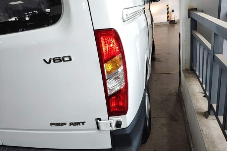 Used SAIC MAXUS Xintu V80 2019 2.5T Classic AMT Aoyuntong Short Wheelbase Mid-Roof 5/6-Seater Right Rear Taillight