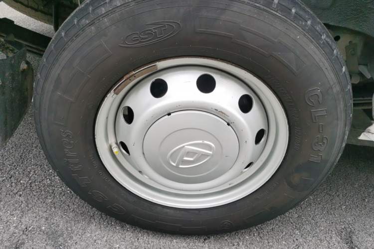 Used SAIC MAXUS Xintu V80 2019 2.5T Classic Version 6-Speed Manual – Aoyuntong Modified Long Wheelbase Mid-Height 7-Seater Right Rear Wheel Hub