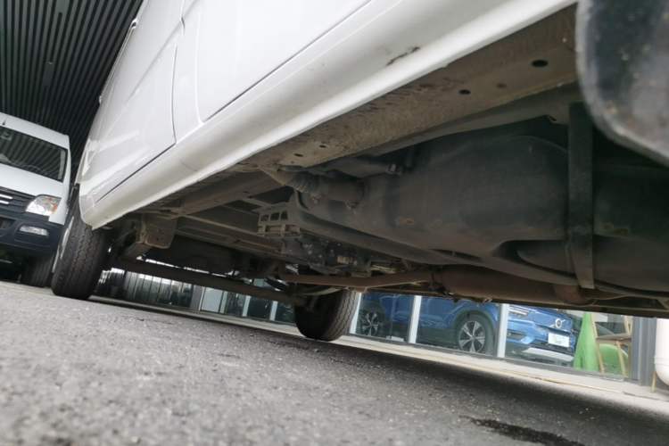 Used SAIC MAXUS Xintu V80 2019 2.5T Classic Version 6-Speed Manual – Aoyuntong Modified Long Wheelbase Mid-Height 7-Seater Right Side Sill