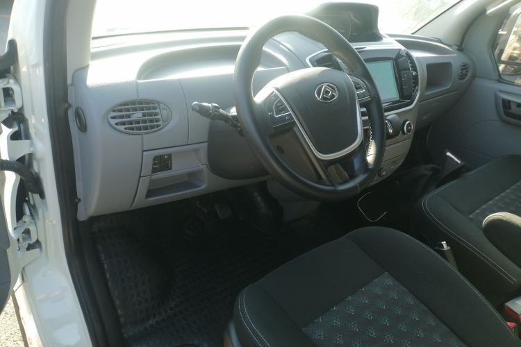 Used SAIC MAXUS Xintu V80 2019 2.5T Classic Model AMT Aoyuntong Long Wheelbase High-Roof 7-Seater Steering Wheel