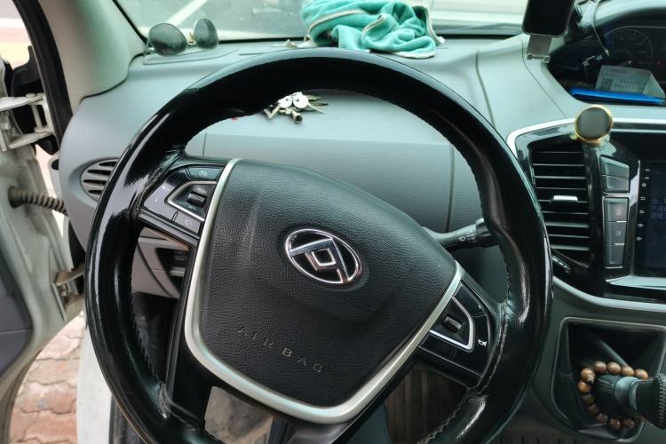 Used SAIC MAXUS Xintu V80 2019 2.5T Classic Edition 6-Speed Manual – Aoyuntong Short Wheelbase Mid-Height Design 5/6 Seats Steering Wheel