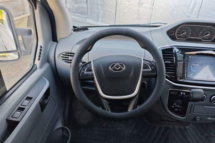 Used SAIC MAXUS Xintu V80 2019 2.5T Classic Model AMT Aoyuntong Long Wheelbase Mid-Roof 7-Seater Steering Wheel