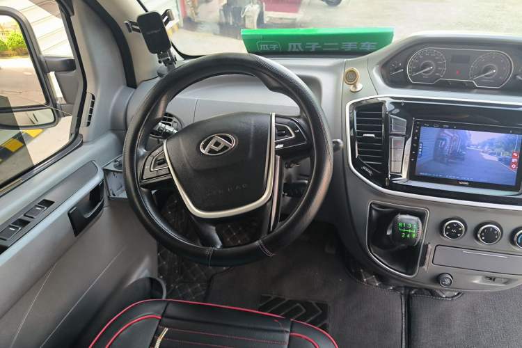 Used SAIC MAXUS Xintu V80 2019 2.5T Classic Edition 6-Speed Manual – Aoyuntong Short Wheelbase Mid-Height Design 5/6 Seats Steering Wheel