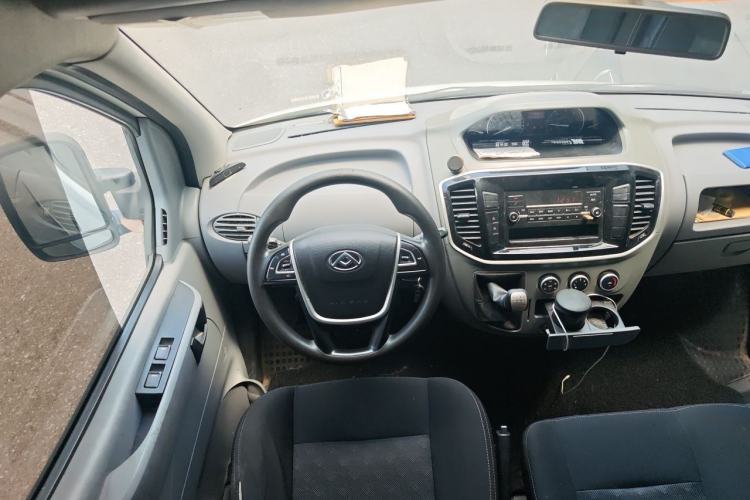 Used SAIC MAXUS Xintu V80 2019 2.5T Classic Edition 6-Speed Manual – Aoyuntong Short Wheelbase Mid-Height Design 5/6 Seats Steering Wheel