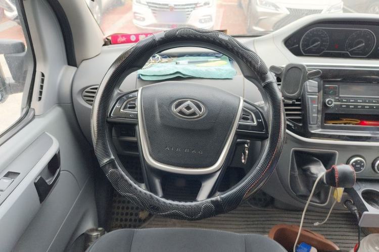 Used SAIC MAXUS Xintu V80 2019 2.5T Classic Edition 6-Speed Manual – Aoyuntong Modified Version Short Wheelbase Mid-Height Roof 5/6 Seats Steering Wheel