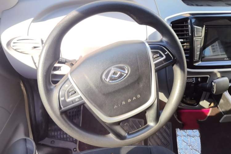 Used SAIC MAXUS Xintu V80 2019 2.5T Classic Model AMT Aoyuntong Long Wheelbase Mid-Roof 7-Seater Steering Wheel