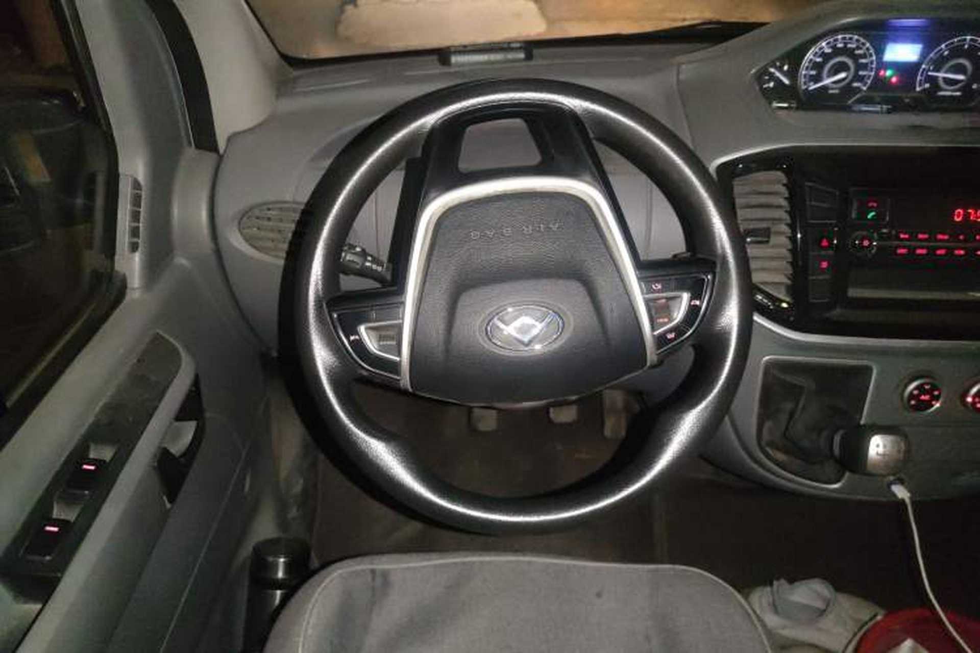Used SAIC MAXUS Xintu V80 2019 2.5T Classic Model 6-Speed Manual Aotong Long Wheelbase Mid-Height 7-Seater Steering Wheel