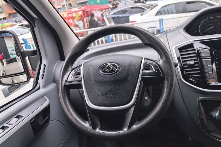 Used SAIC MAXUS Xintu V80 2019 2.5T Classic Model 6-Speed Manual – Aoyuntong Modified Version Short Wheelbase Ultra-Low Roof 5/6 Seats Steering Wheel