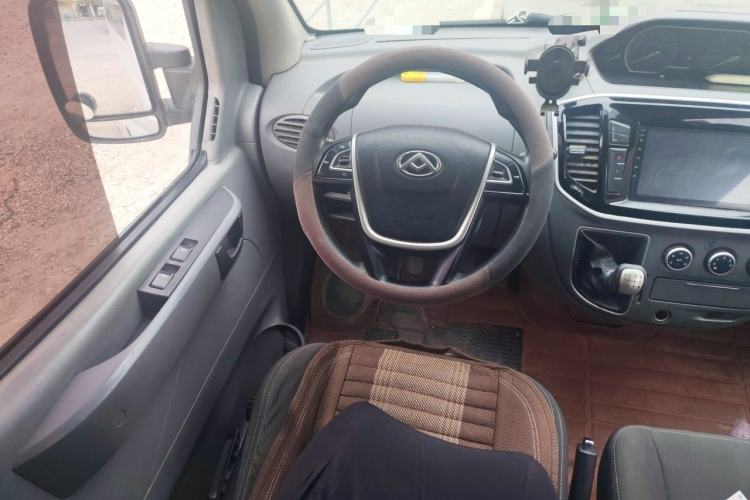 Used SAIC MAXUS Xintu V80 2019 2.5T Classic Model 6-Speed Manual Aotong Long Wheelbase Mid-Height 7-Seater Steering Wheel