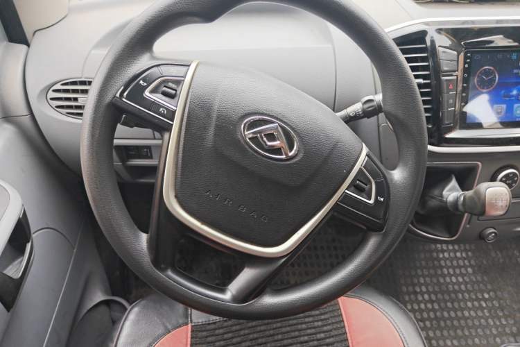 Used SAIC MAXUS Xintu V80 2019 2.5T Classic Edition 6-Speed Manual – Aoyuntong Short Wheelbase Mid-Height Design 5/6 Seats Steering Wheel