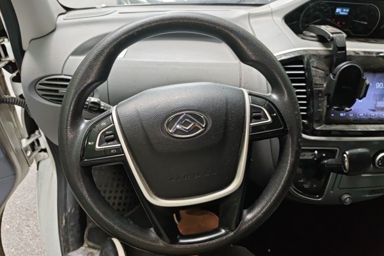 Used SAIC MAXUS Xintu V80 2019 2.5T Classic Model AMT Aoyuntong Facelifted Short Wheelbase Ultra-Low Roof 5/6-Seater Steering Wheel