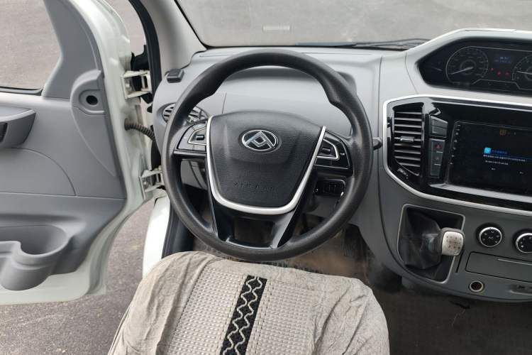 Used SAIC MAXUS Xintu V80 2019 2.0T Plus 6-speed Manual – Aotong Long Wheelbase Mid-Height 7-Seater Steering Wheel